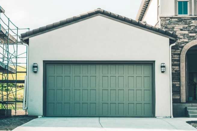 Brak zgody małej wspólnoty na budowę garażu